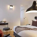 Le 5 Particulier Hotel