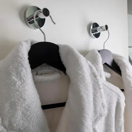 Le 5 Particulier Hotel 4*