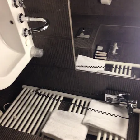 Le 5 Particulier Hotel 4*