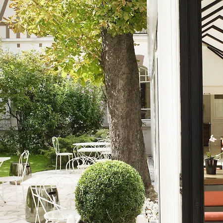 Le 5 Particulier Hotel 4*