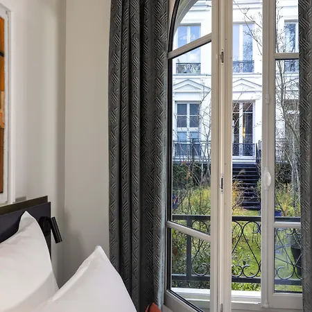 Le 5 Particulier Hotel