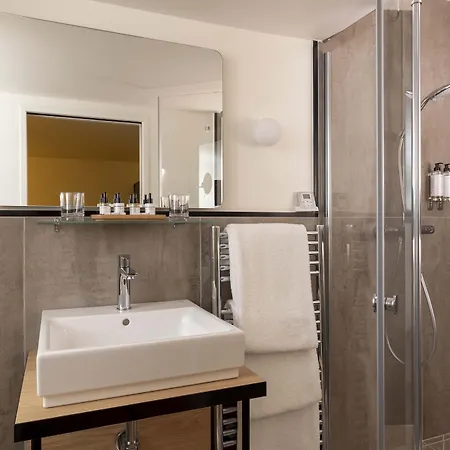 Le 5 Particulier Hotel