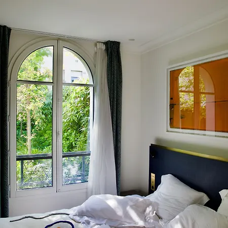 Le 5 Particulier Hotel 4*