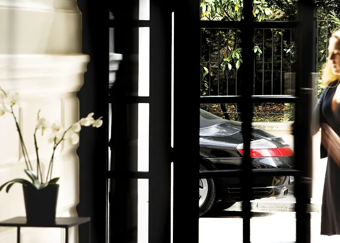 Le 5 Particulier Hotel