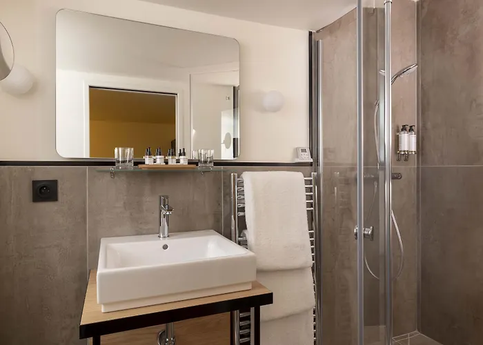 Le 5 Particulier Hotel