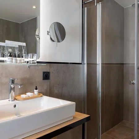 Le 5 Particulier 4* Neuilly-sur-Seine