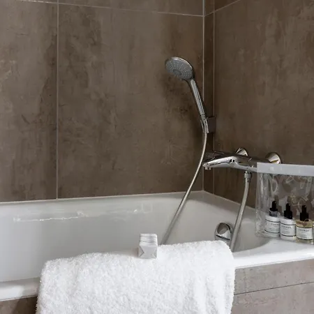 Le 5 Particulier 4* Neuilly-sur-Seine
