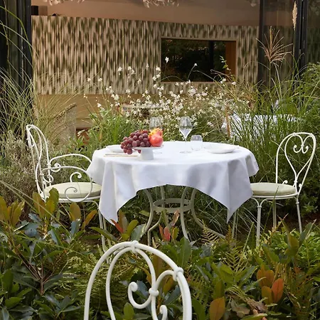 Le 5 Particulier Hotel