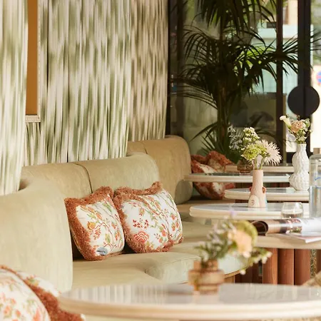 Le 5 Particulier Hotel