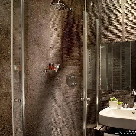 Le 5 Particulier Hotel 4*