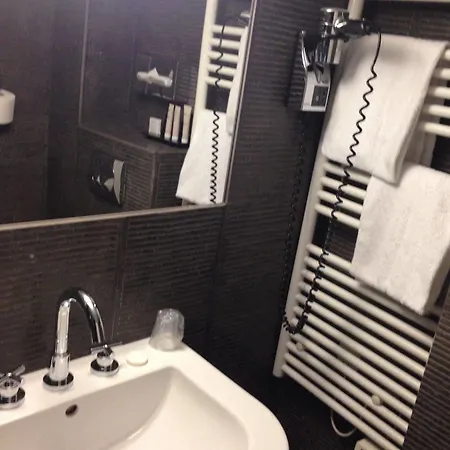 Le 5 Particulier Hotel